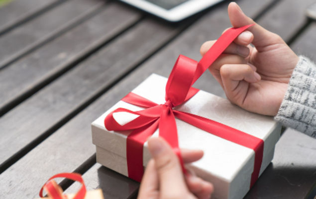 5 Ways of Giving Gifts in Islam: Embracing Generosity with Faith