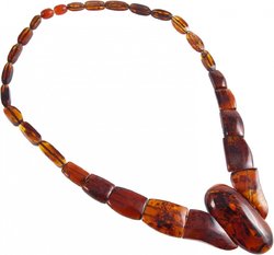 Beads with figured amber stones (with an oval center)