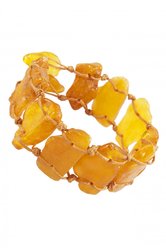 Bracelet made of polished honey-colored amber stones