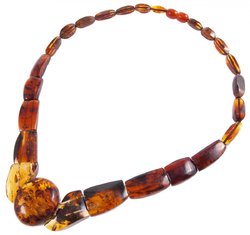 Beads with figured amber stones (with a round center)