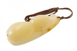 Pendant “Shell” on a wax rope