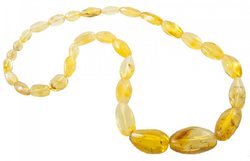 Beads made of transparent amber