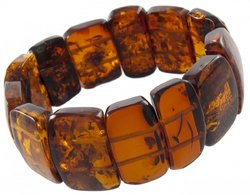 Bracelet made of cognac-colored amber stones