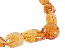 Beads made of figured amber stones