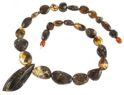 Beads made of dark and light stones