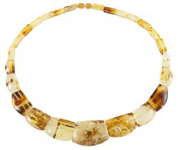 Beads made of figured amber stones