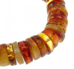 Bracelet made of flat amber stones