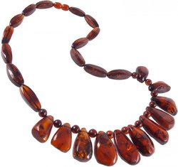 Necklace with dark amber pendant stones