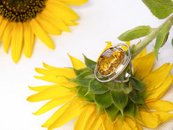 Silver ring with amber “Nika”