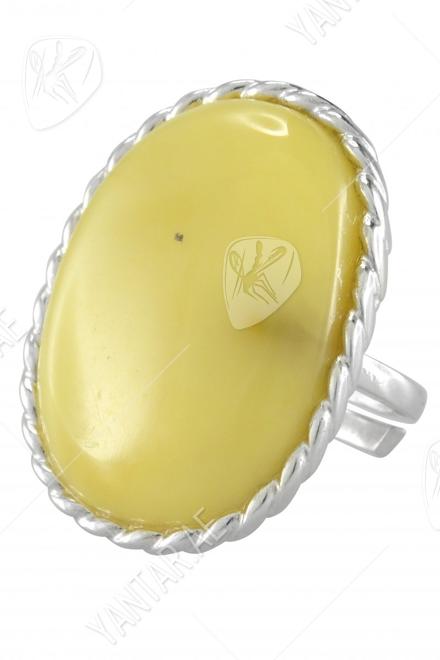 Ring with a light amber stone “Entourage”